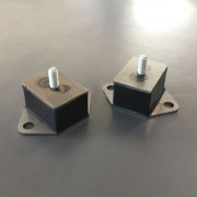 GEAR SUPPORT ( FOR MODEL WITH OVERDRIVE) (2PCS)