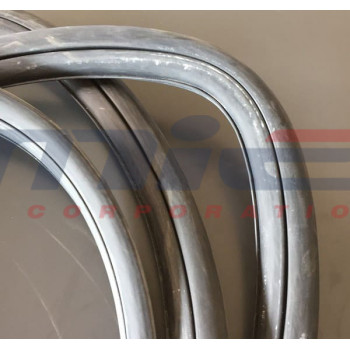 Ferrari / 250 GTL Berlinetta Lusso / DICHTUNG DER WINDSCHUTZSCHEIBEN-DICHTLEISTE Ferrari / 250 GTL Berlinetta Lusso / DICHTUNG DER WINDSCHUTZSCHEIBEN-DICHTLEISTE