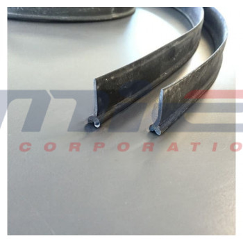 Ferrari / 275 GTB4 / RH/LH (Kompletter Satz) GUMMI FÜR VORDERE MITTE TÜR (GEFORMT) Ferrari / 275 GTB4 / RH/LH (Kompletter Satz) GUMMI FÜR VORDERE MITTE TÜR (GEFORMT)