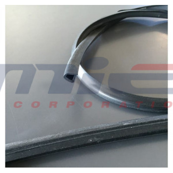 Ferrari / 330 GT 2+2 series 1 / GUMMIDICHTUNG FÜR AUSSTELLFENSTER RECHTS/LINKS (DOPPELSCHEINWERFER) Ferrari / 330 GT 2+2 series 1 / GUMMIDICHTUNG FÜR AUSSTELLFENSTER RECHTS/LINKS (DOPPELSCHEINWERFER)