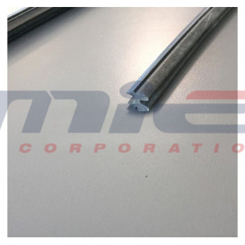 Ferrari / 330 GT 2+2 series 1 / GUMMIDICHTUNG FÜR AUSSTELLFENSTER RECHTS/LINKS (DOPPELSCHEINWERFER) Ferrari / 330 GT 2+2 series 1 / GUMMIDICHTUNG FÜR AUSSTELLFENSTER RECHTS/LINKS (DOPPELSCHEINWERFER)