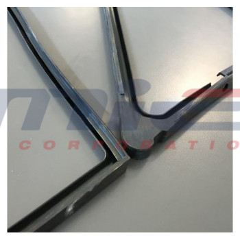 Ferrari / 365 GTC / GUARNIZIONE DEFLETTORE DX/SX (SET COMPLETO) Ferrari / 365 GTC / GUARNIZIONE DEFLETTORE DX/SX (SET COMPLETO)