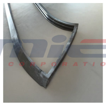 Ferrari / 365 Daytona / FRONT SIDE LAMP RUBBER SEAL SX Ferrari / 365 Daytona / FRONT SIDE LAMP RUBBER SEAL SX