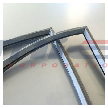 Ferrari / 365 GT4 BB / RH/LH (полный комплект) Резиновое уплотнение фиксированного окна (заднее) Ferrari / 365 GT4 BB / RH/LH (полный комплект) Резиновое уплотнение фиксированного окна (заднее)