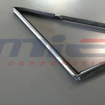 Ferrari / 246 GT Dino / РЕЗИНОВЫЙ УПЛОТНИТЕЛЬ ВЕНТИЛЯЦИОННОГО ОКНА Ferrari / 246 GT Dino / РЕЗИНОВЫЙ УПЛОТНИТЕЛЬ ВЕНТИЛЯЦИОННОГО ОКНА