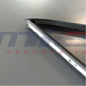 Ferrari / 246 GT Dino / РЕЗИНОВЫЙ УПЛОТНИТЕЛЬ ВЕНТИЛЯЦИОННОГО ОКНА Ferrari / 246 GT Dino / РЕЗИНОВЫЙ УПЛОТНИТЕЛЬ ВЕНТИЛЯЦИОННОГО ОКНА