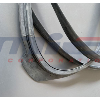 Ferrari / F 50 / УПЛОТНЕНИЕ ЛОБОВОГО СТЕКЛА Ferrari / F 50 / УПЛОТНЕНИЕ ЛОБОВОГО СТЕКЛА