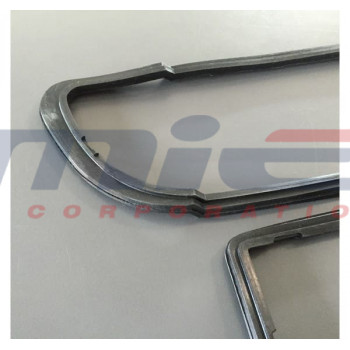 Lamborghini / Miura P400 / RH/LH (Complete Set) REAR LAMP RUBBER SEAL (FOR P400-S) Lamborghini / Miura P400 / RH/LH (Complete Set) REAR LAMP RUBBER SEAL (FOR P400-S)